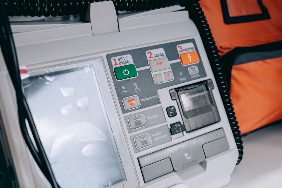 Defibrillator Anwendung in der Praxis