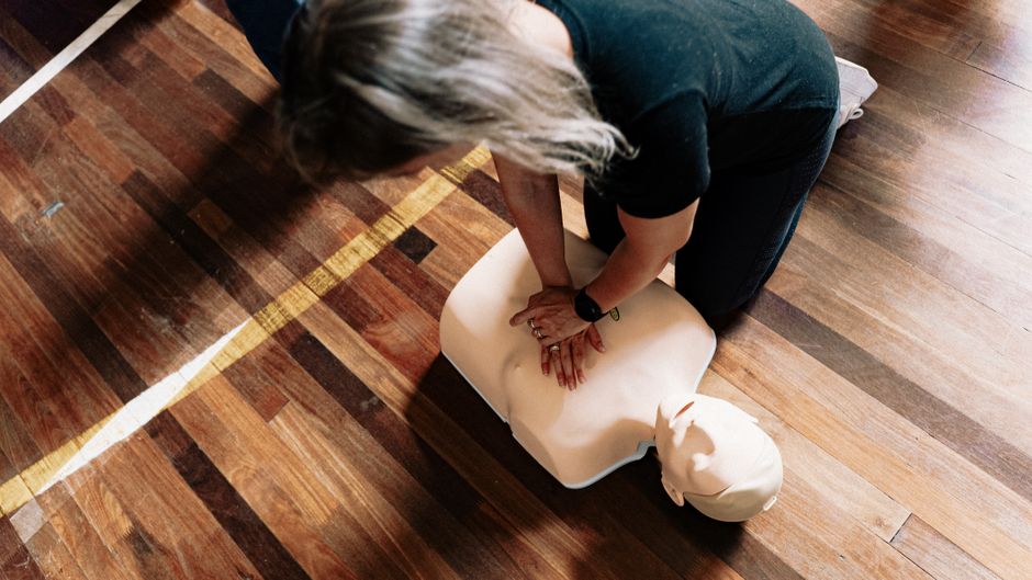 Defibrillator Anwendung in der Praxis