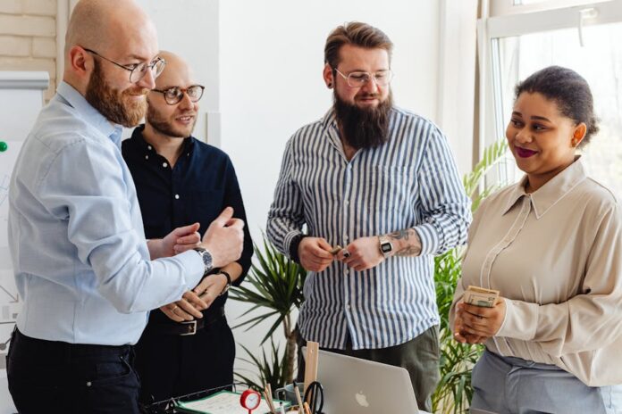 Diskussion über Lohngleichheit am Arbeitsplatz
