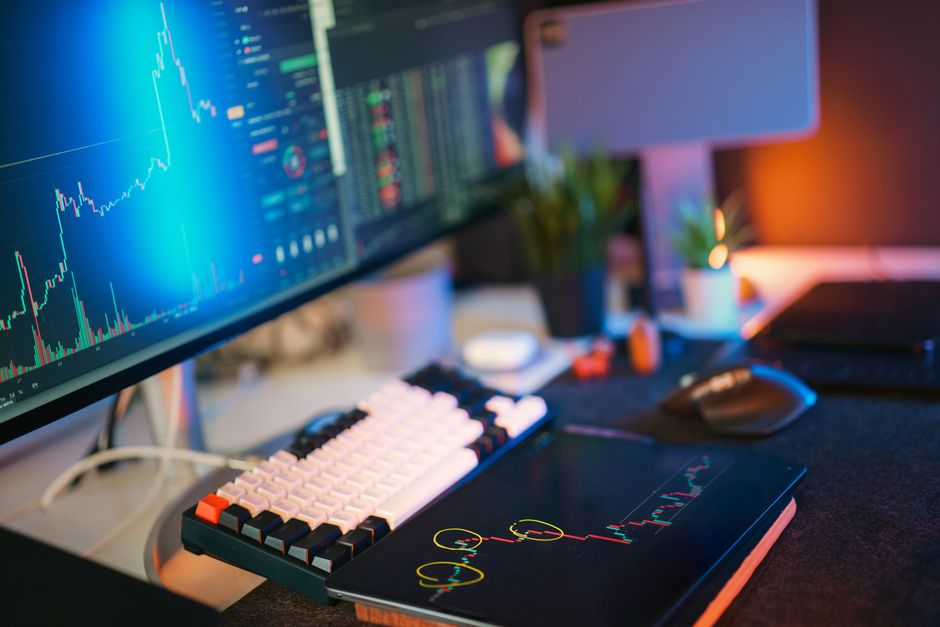 Krypto-Anleger analysieren den Markt