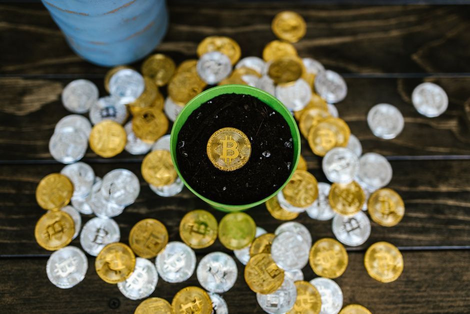 Krypto-Anleger analysieren den Markt
